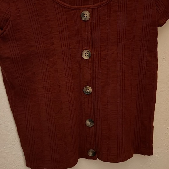 AE Rustic Red Ribbed Button-Down Tee - Picture 3 of 5